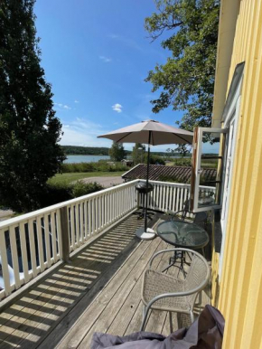 Cosy little house with sea view and great location